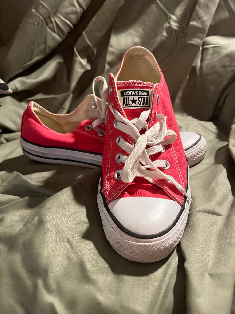 Women’s 9 Hot Pink Raspberry Converse Low Top Sneakers 132298F